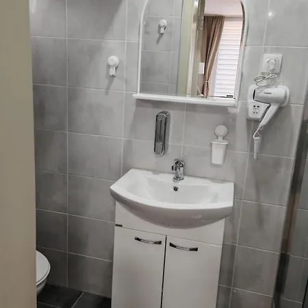 Six Windows 아파트 *