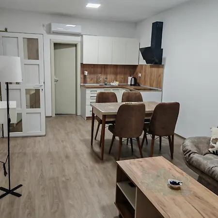 아파트 Six Windows *