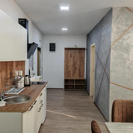 Six Windows * Backa Topola