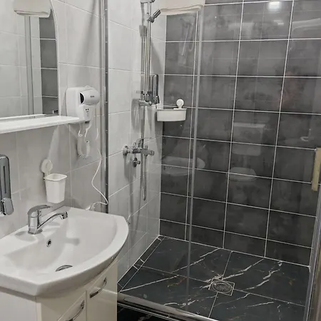 Six Windows 아파트 *