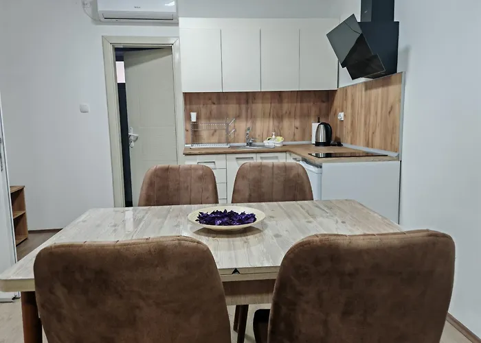 Апартаменты Six Windows